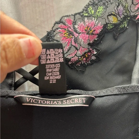 Victoria's Secret Black Floral Lace-Up Cami - Picture 9 of 9